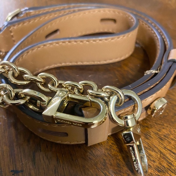 Michael Kors Brown Leather Replacement
Shoulder Strap-Gold Tone Hardware - Picture 4 of 5